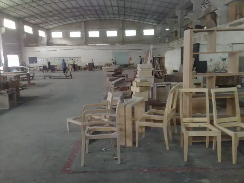Каркасы и заготовки мебели в цехе · JUN-1403