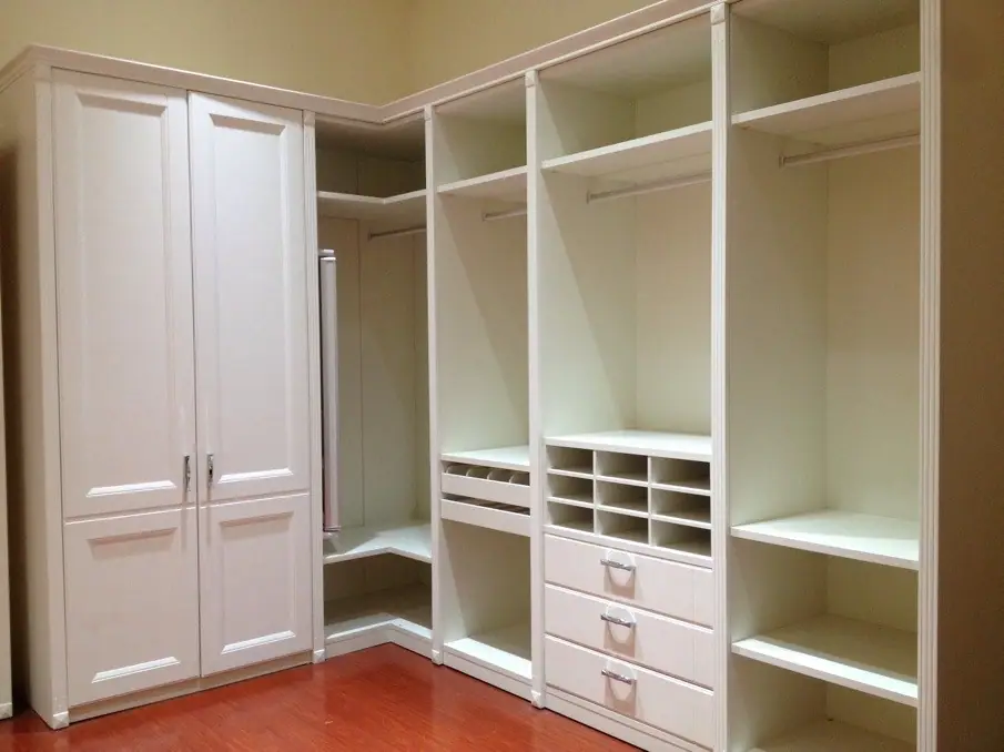 Wardrobe system with open sections and drawers · REF-0154