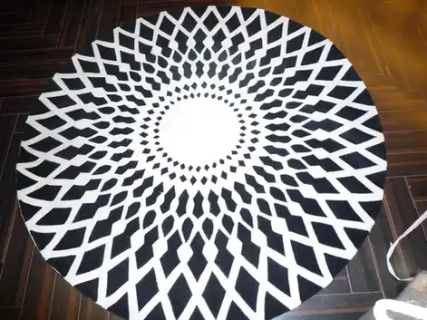 Круглый чёрно-белый рисунок из ромбов · RUG-0237